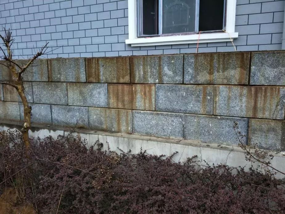 What are the types of rust spots on stone? How to handle it