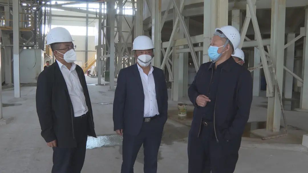 Wang Rongxin, Segretarju tal-kumitat muniċipali tal-Partit Jiaohe, żar Tiangang Stone Industrial Park, il-belt ta 'Tiangang u l-belt ta' Qingling għall-investigazzjoni