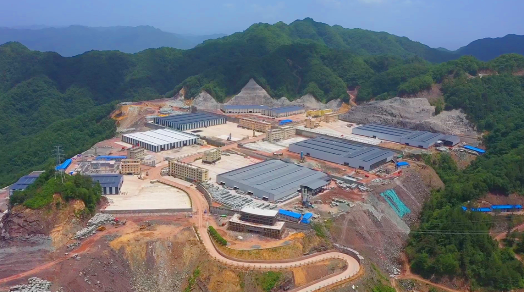 완료 후 출력 가치는 50억에 도달합니다!Wanyuan Western China Stone City 1단계 건설이 형태를 갖추기 시작했습니다