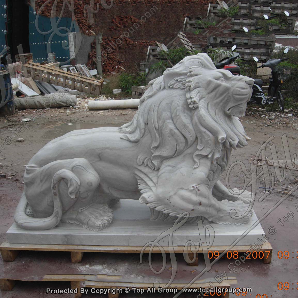 Garden decor life size carved antique marble stone sitting lion statue
