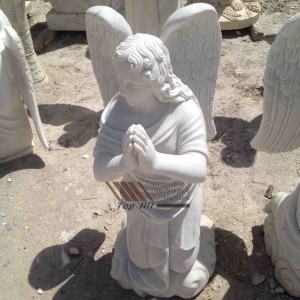 Estatua del ángel bendito arrodillado-021
