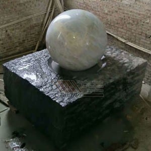 Marble Dutsen Ball Fountain Tare da Black Granite Base Fountain TASBF-007